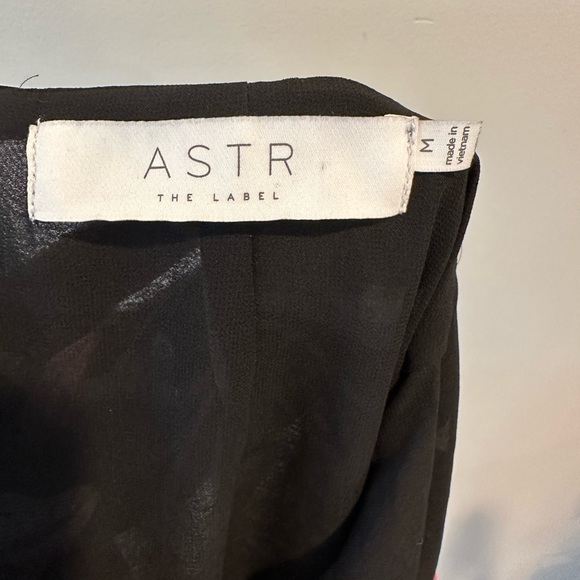 ASTR Surplice Maxi Dress in Black Lily Floral sz M Like New Condition - Picture 7 of 9